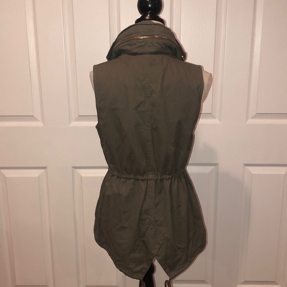 Utility vest with gold hard wear & leather detail - Picture 4 of 5